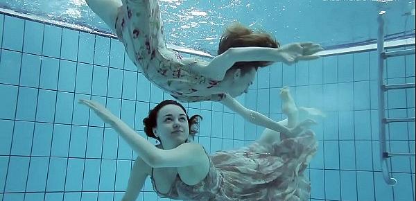  Hot lesbian show underwater